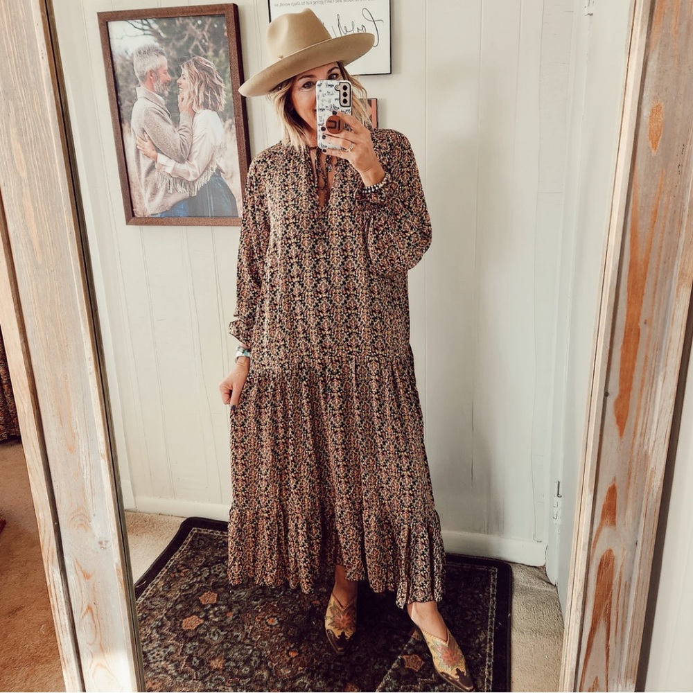 Listicle Floral Maxi Dress in Brown and Black